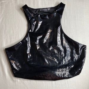 PRETTYLITTLETHING EMBOSSED CURVE HEM CROP TOP